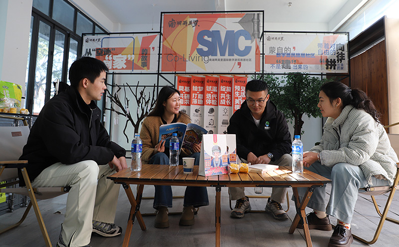 “南湖两英里”青年友好型(“数字游民”)社区吸引各地青年入驻创业。蒙自市融媒体中心供图